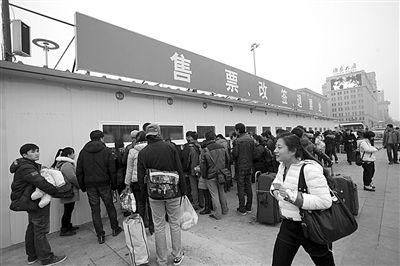 鐵路春運(yùn)高峰預(yù)計(jì)27日來(lái)臨 低價(jià)飯菜保障供應(yīng)