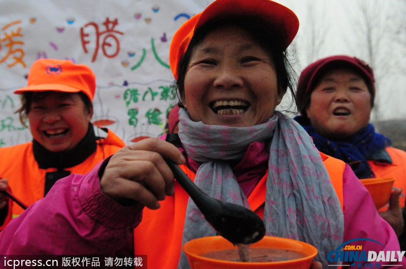 臘八節(jié)各地熬制臘八粥供市民免費(fèi)領(lǐng)取