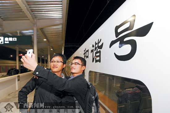 動(dòng)車(chē)加盟春運(yùn) 讓回家路途不再遙遠(yuǎn)(組圖)