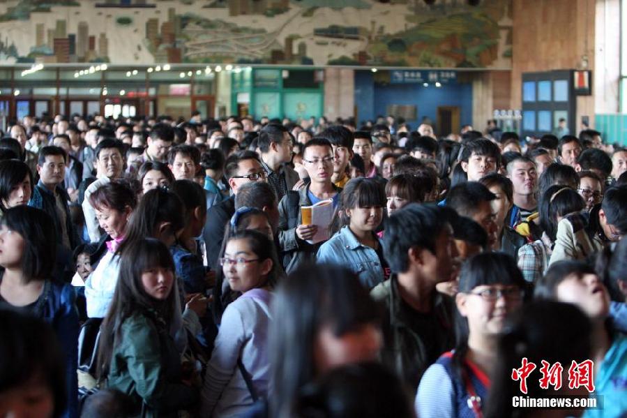 清明將至 中國各地將迎來中短途返鄉(xiāng)祭祖高峰