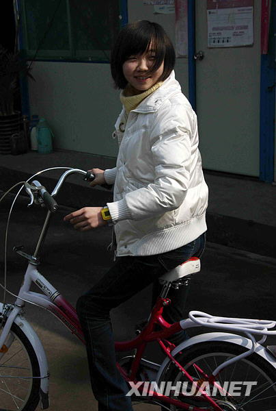 災(zāi)區(qū)“陽(yáng)光女孩”堅(jiān)毅樂(lè)觀成長(zhǎng)