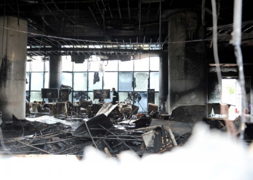 沈陽萬達廣場發(fā)生火災(zāi)致9死9傷 墻體爆裂(圖)