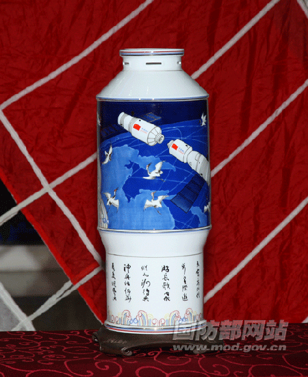 神八返回艙正式開(kāi)艙 123種“巡天寶貝”首亮相