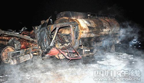 成綿高速油罐車爆炸至少1人死亡(組圖)