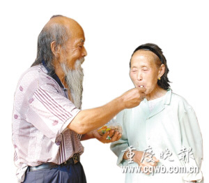 七旬夫妻生活于深山巖洞中 被稱(chēng)作神仙伴侶(圖)