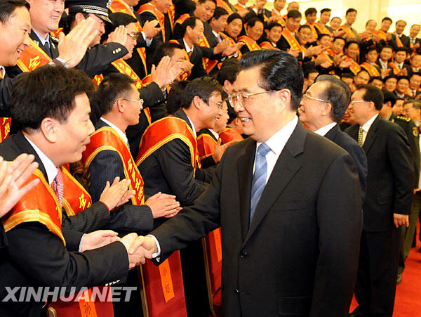 胡錦濤溫家寶李長(zhǎng)春會(huì)見受表彰的優(yōu)秀復(fù)員退伍軍人