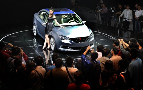 廣州車展觀眾云集 超過11萬人進(jìn)場(chǎng)[組圖]