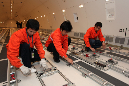 中國首架波音777貨機(jī)加盟南航
