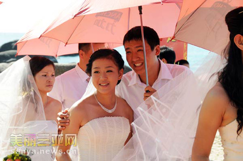 100對(duì)愛侶天涯海角見證真愛