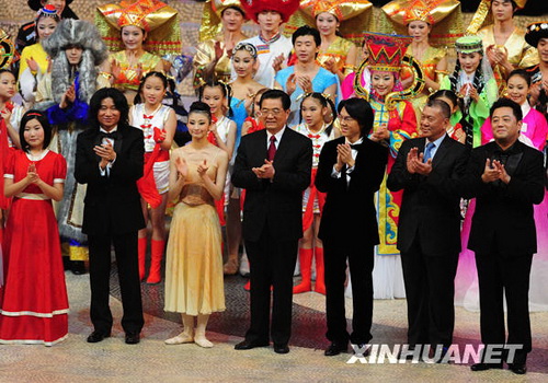 胡主席抵澳門首日：8小時8場活動 關(guān)懷祝福滿濠江