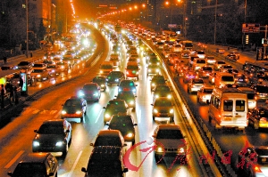 北京機動車突破400萬輛 尾氣已成影響空氣質(zhì)量主因