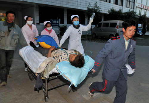 昆明新機(jī)場(chǎng)在建橋梁垮塌7人死亡34人受傷(圖)