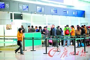 廣州火車站滯留乘客達(dá)7萬 將不驗(yàn)身份證憑票上車