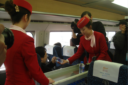 鄭西高速鐵路試運(yùn)行 最高時(shí)速達(dá)352公里