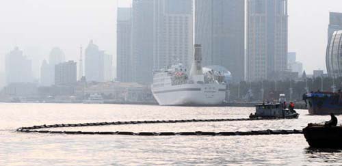 上海黃浦江水域兩船碰撞 3名船員成功獲救