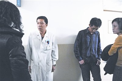 天津男子駕車(chē)撞死9人續(xù)：被圍時(shí)企圖自殺(圖)