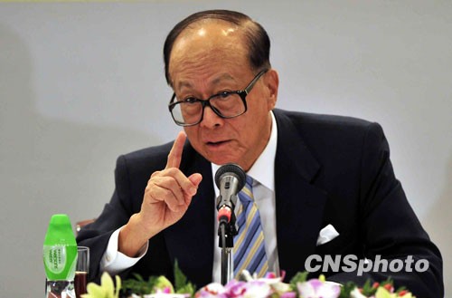 李嘉誠(chéng)再度蟬聯(lián)香港首富 亞洲股神李兆基排第二