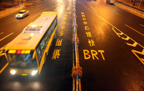 廣州BRT公交系統(tǒng)開(kāi)通試運(yùn)營(yíng)