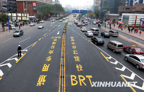 廣州BRT開通后出現(xiàn)三堵現(xiàn)象