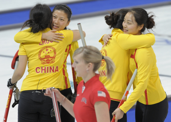 冬奧會(huì)女子冰壺中國(guó)6比5勝美國(guó) 順利晉級(jí)四強(qiáng)