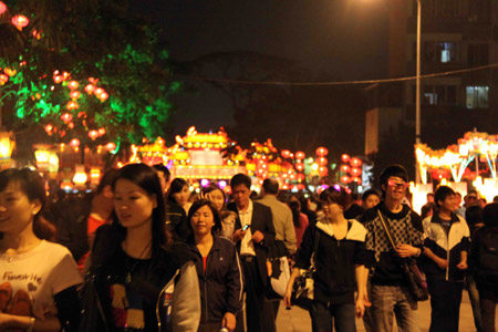 古街元宵燈會(huì)流光溢彩 三坊七巷盛裝迎賓（圖）