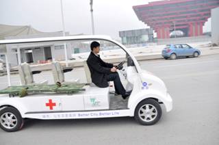 新日首批14座電動(dòng)車和醫(yī)療電動(dòng)車進(jìn)駐世博園區(qū)