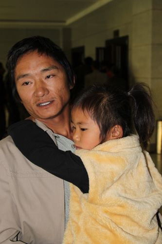云南建水針扎幼兒老師受審 精神賠償金179萬(wàn)元