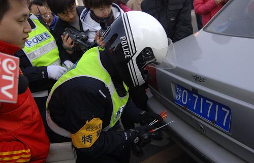 西安嚴查警車違規(guī)[組圖]