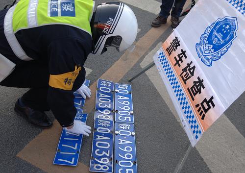 西安嚴查警車違規(guī)[組圖]