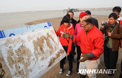 河南農(nóng)民畫家以雙手沾黃河泥水作畫獲專利