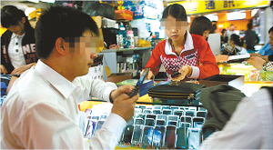 記者體驗(yàn)山寨手機(jī)吸費(fèi)黑洞 3秒鐘2元話費(fèi)被吸