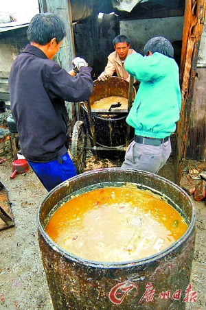 暗訪珠三角地溝油三大去向 川、湘菜館用油最多
