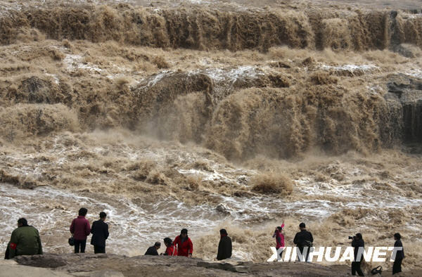 黃河壺口迎來“桃花汛” 吉縣景區(qū)暫時(shí)關(guān)閉
