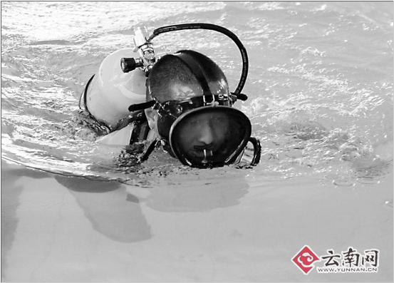 陸上滅火 水上救援 云南建立首支水上救援隊(duì)
