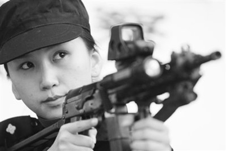 美女狙擊手彈無(wú)虛發(fā) 將赴上海增援世博安保