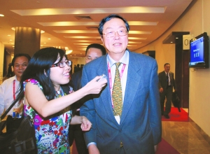 周小川：不知道人民幣一次性升值說(shuō)法從何而來(lái)