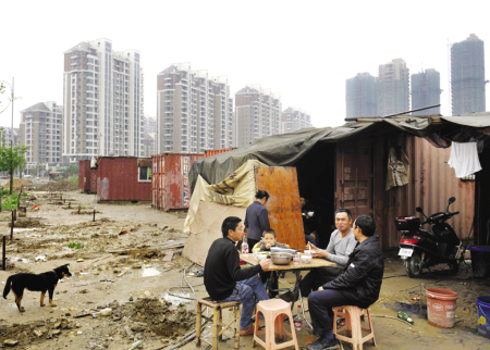 福州高樓旁的城市“柜族”