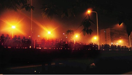 搶劫男子跳河躲避消失 近百市民搜尋