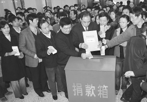 江蘇省各界人士深切哀悼玉樹(shù)地震遇難同胞