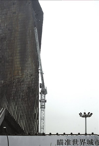 央視火災(zāi)大樓確定不會(huì)拆遷 已開始動(dòng)工(圖)