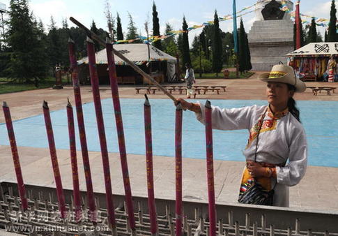 云南民族村 靜候游客來(lái)