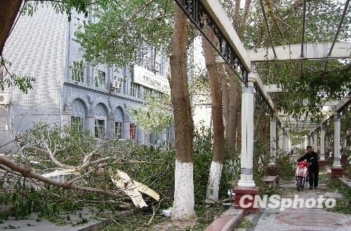 吐魯番遭遇30年不遇強風 城區(qū)多處發(fā)生火災(zāi)
