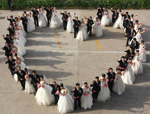 集體婚禮慶佳節(jié)