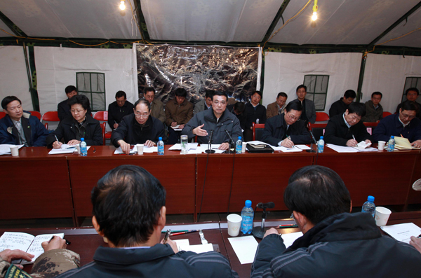 李克強在玉樹地震災區(qū)考察并主持召開災后重建現(xiàn)場辦公會