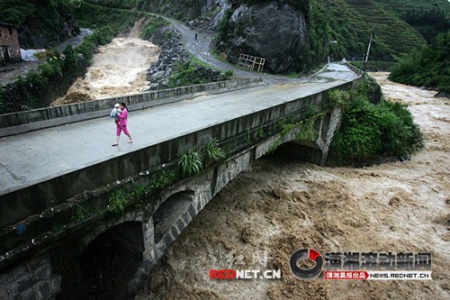 湖南一天發(fā)布17個暴雨預警 或有地質(zhì)災害(組圖)