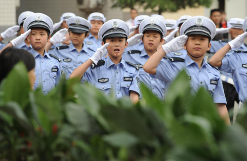河南首支少年交警大隊(duì)在鄭州成立