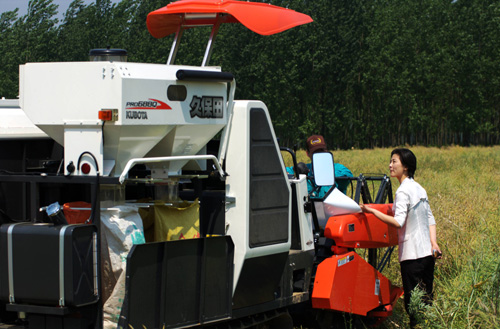 河南油菜生產(chǎn)機械化技術(shù)演示會在商城縣召開