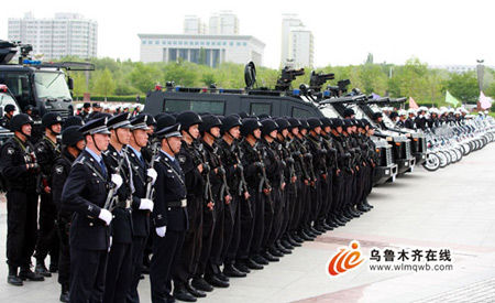 烏魯木齊成立飛虎突擊隊(duì) 擔(dān)負(fù)反恐防暴任務(wù)(圖)