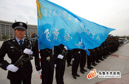 烏魯木齊成立飛虎突擊隊(duì) 擔(dān)負(fù)反恐防暴任務(wù)(圖)