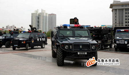 烏魯木齊成立飛虎突擊隊(duì) 擔(dān)負(fù)反恐防暴任務(wù)(圖)